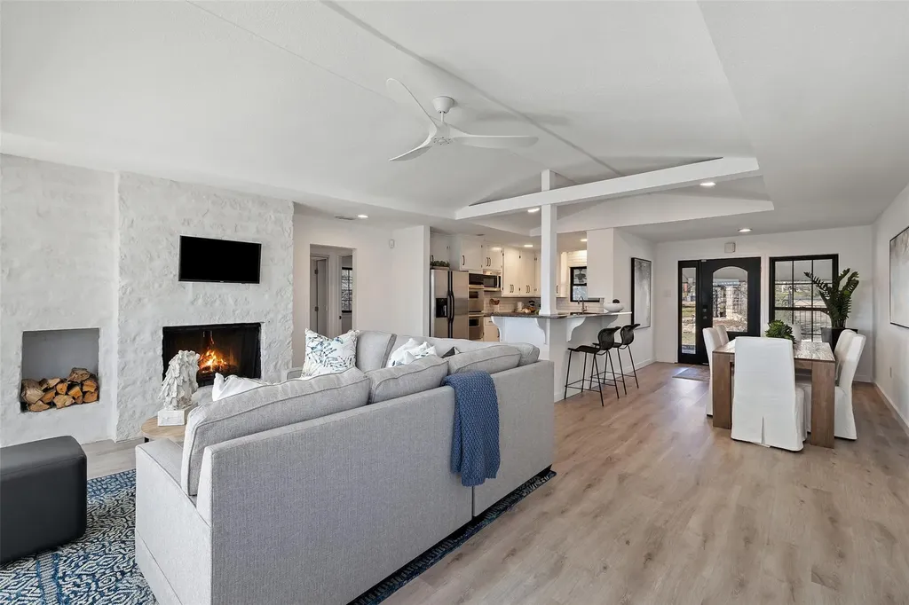 1201 Lakeshore Drive Spicewood TX 78669