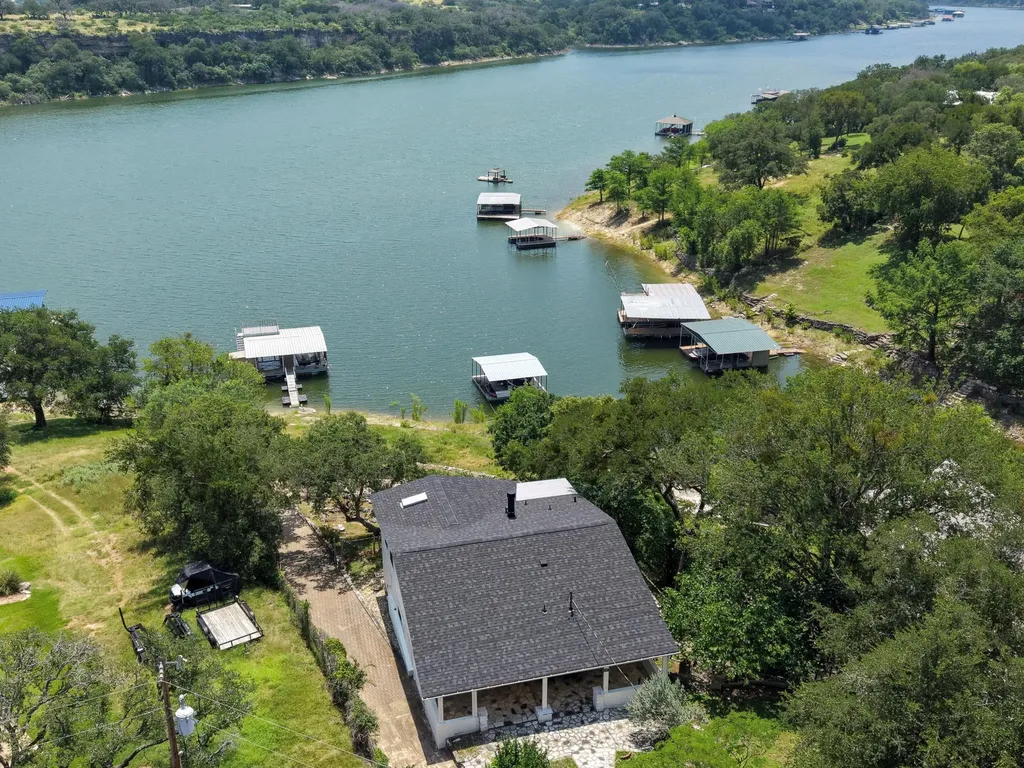1201 Lakeshore Drive Spicewood TX 78669