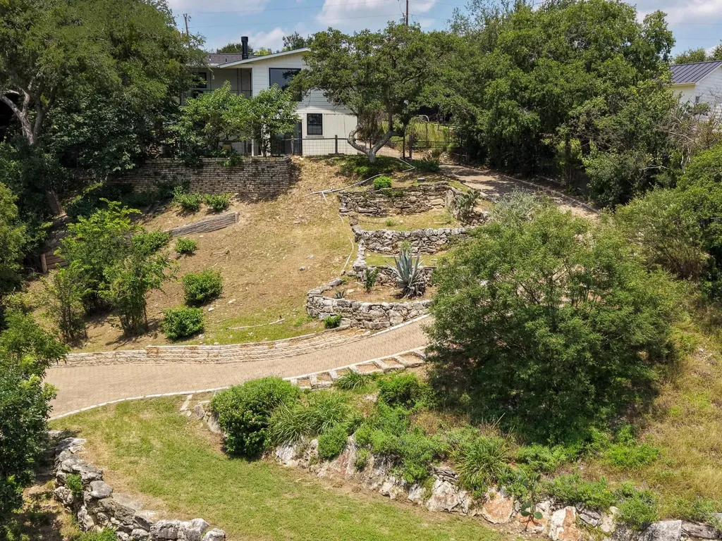 1201 Lakeshore Drive Spicewood TX 78669