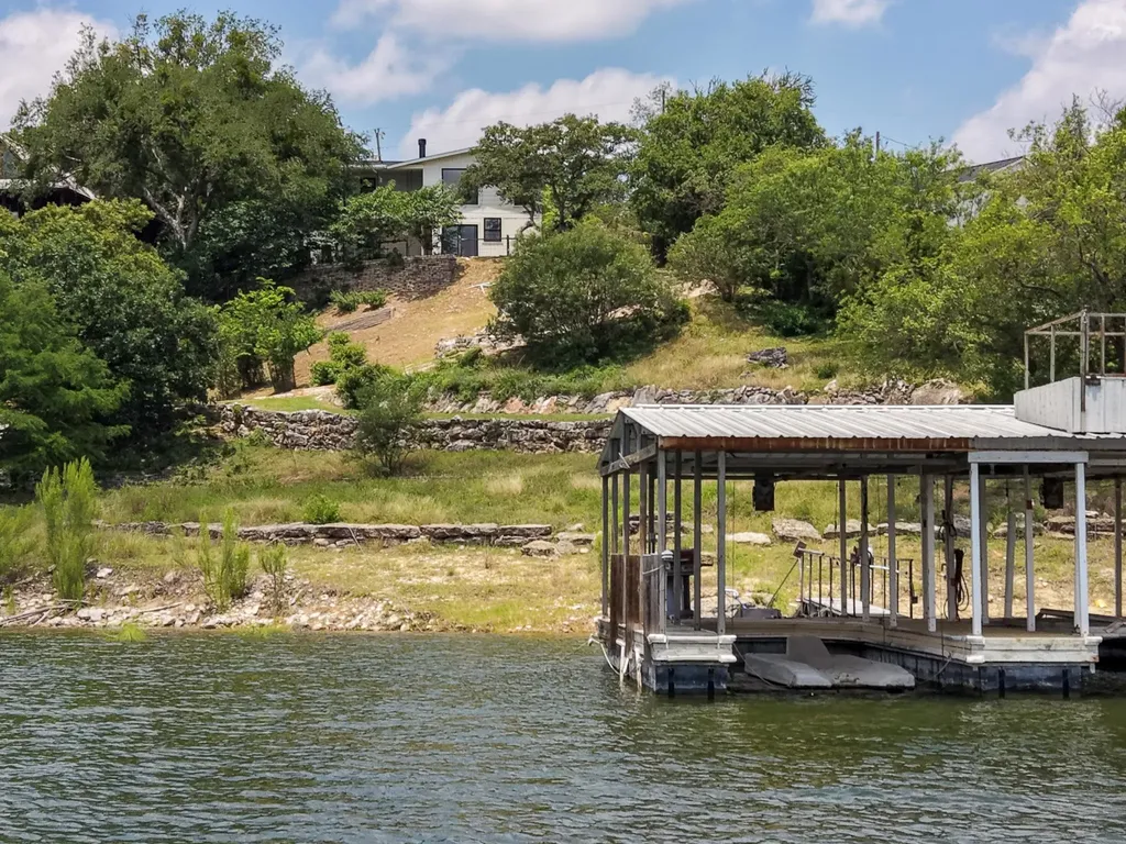 1201 Lakeshore Drive Spicewood TX 78669