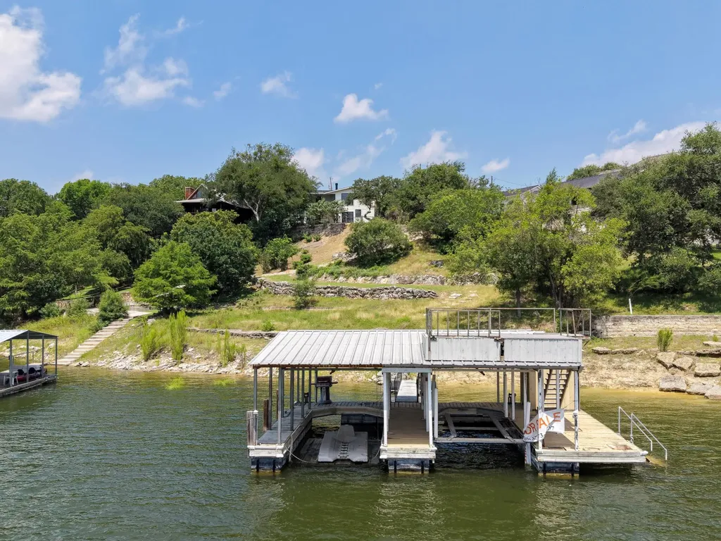 1201 Lakeshore Drive Spicewood TX 78669
