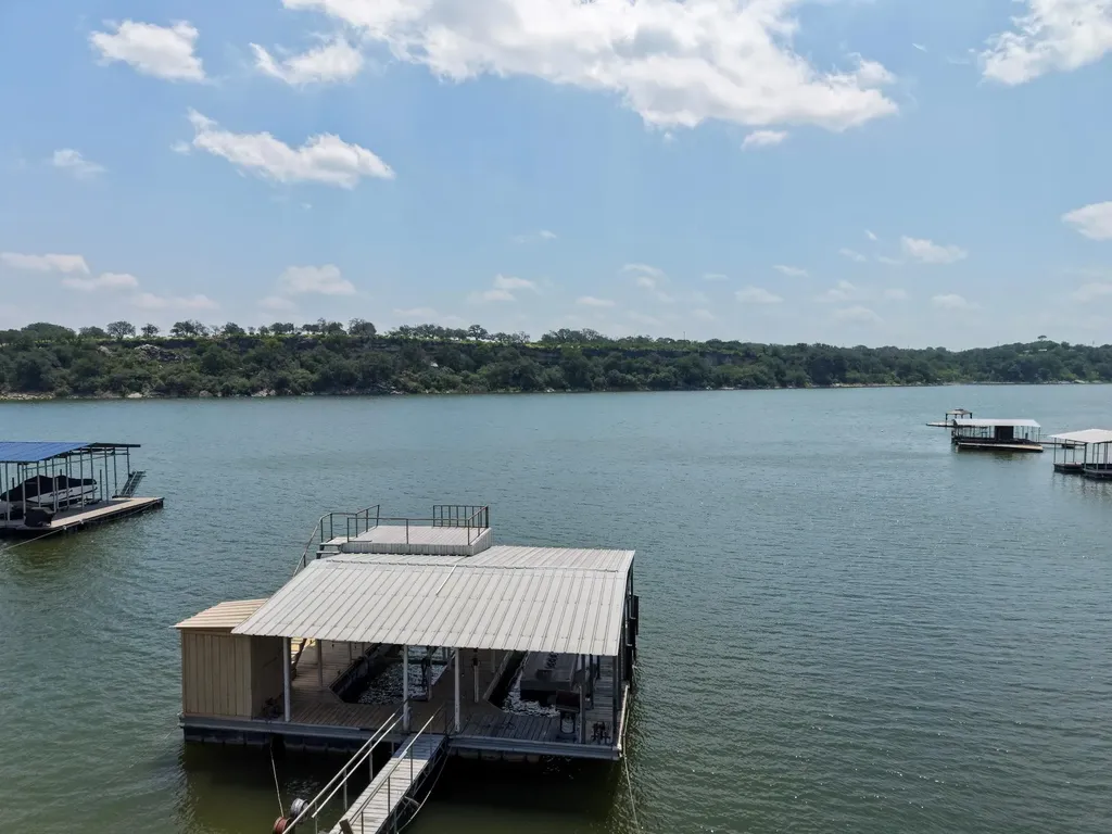1201 Lakeshore Drive Spicewood TX 78669