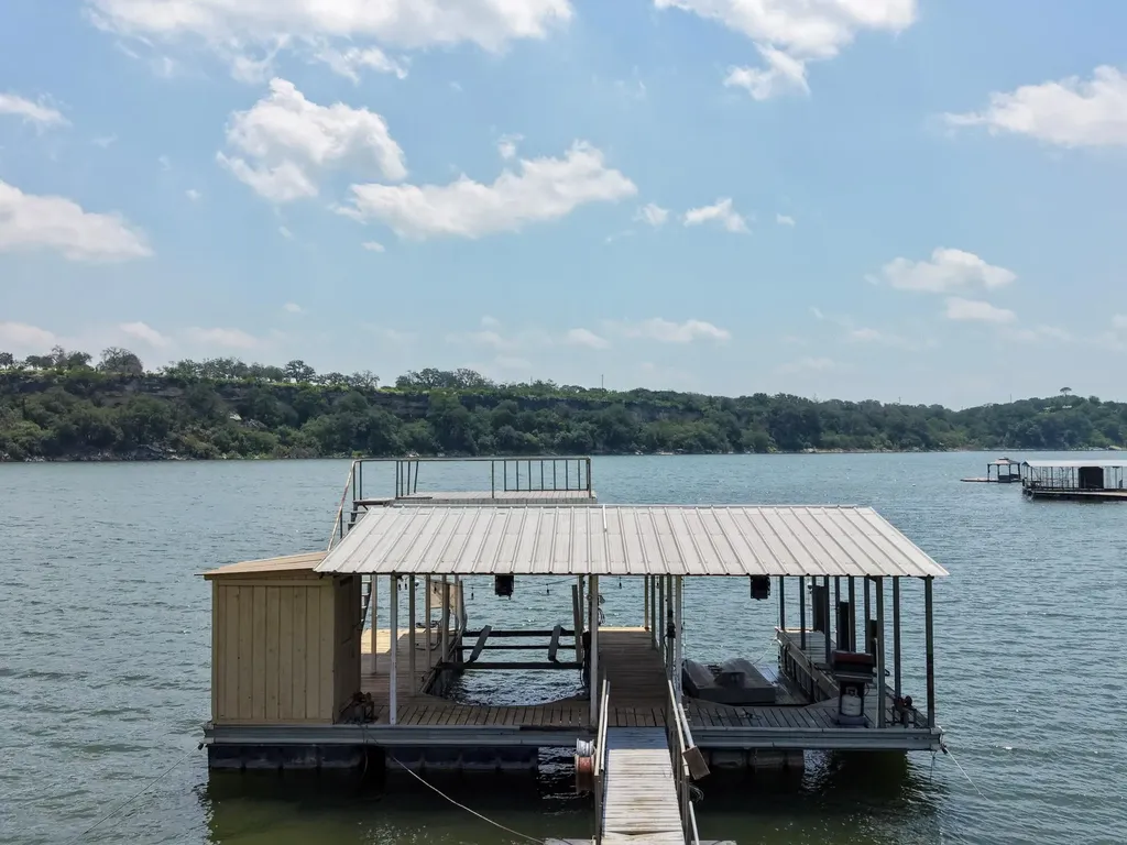 1201 Lakeshore Drive Spicewood TX 78669