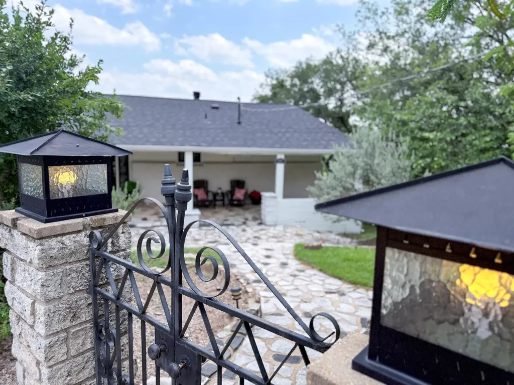 1201 Lakeshore Drive Spicewood TX 78669