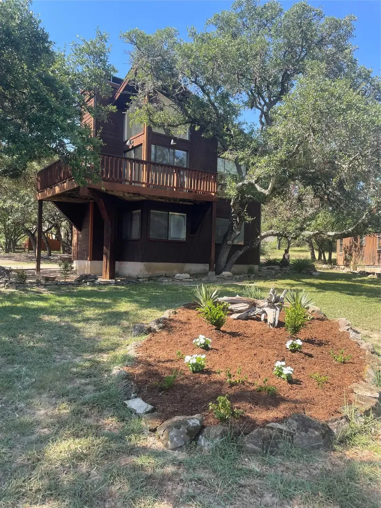 334 Coventry Road Spicewood TX 78669