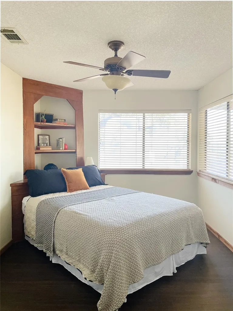 334 Coventry Road Spicewood TX 78669