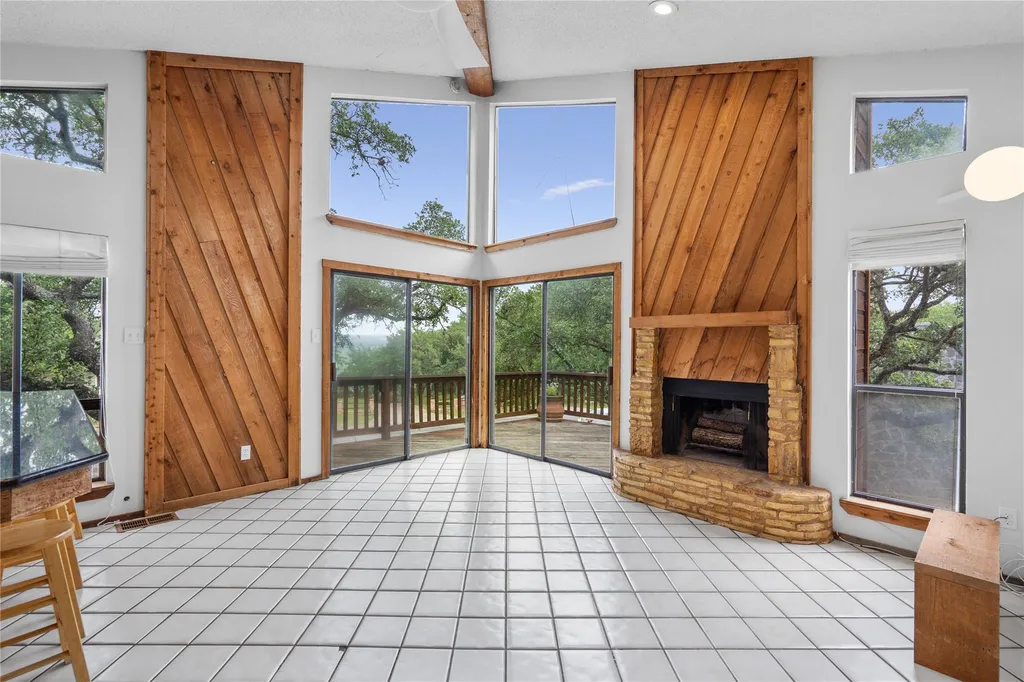 334 Coventry Road Spicewood TX 78669