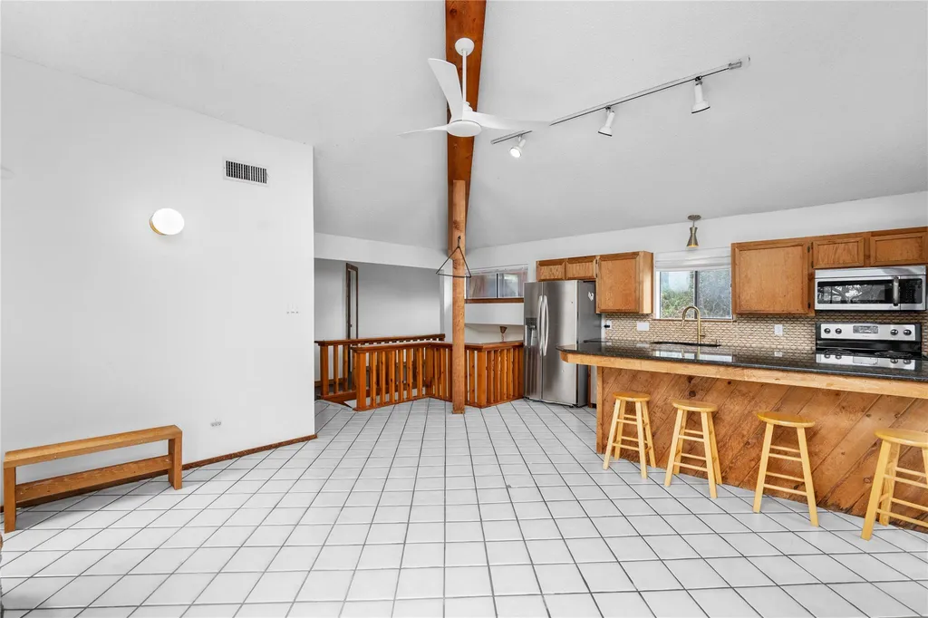 334 Coventry Road Spicewood TX 78669