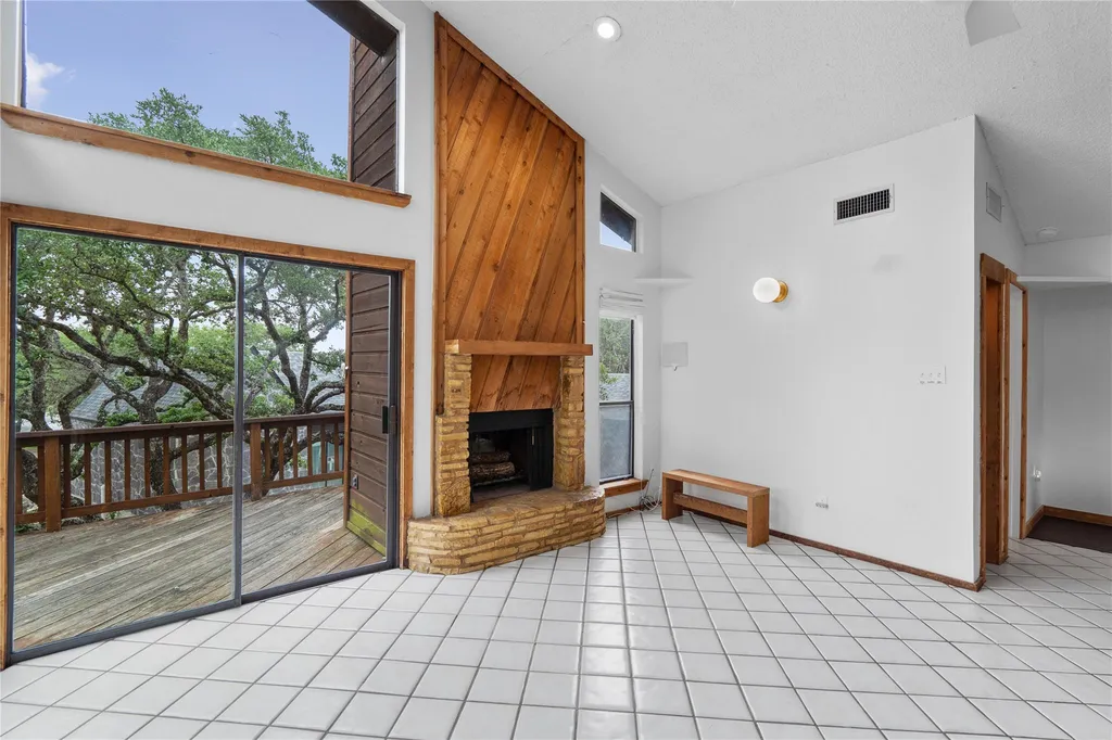 334 Coventry Road Spicewood TX 78669