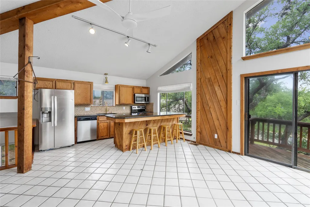 334 Coventry Road Spicewood TX 78669