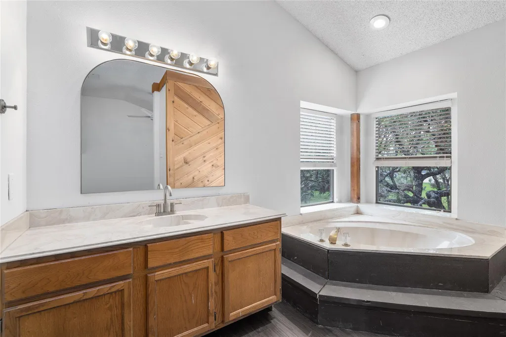 334 Coventry Road Spicewood TX 78669