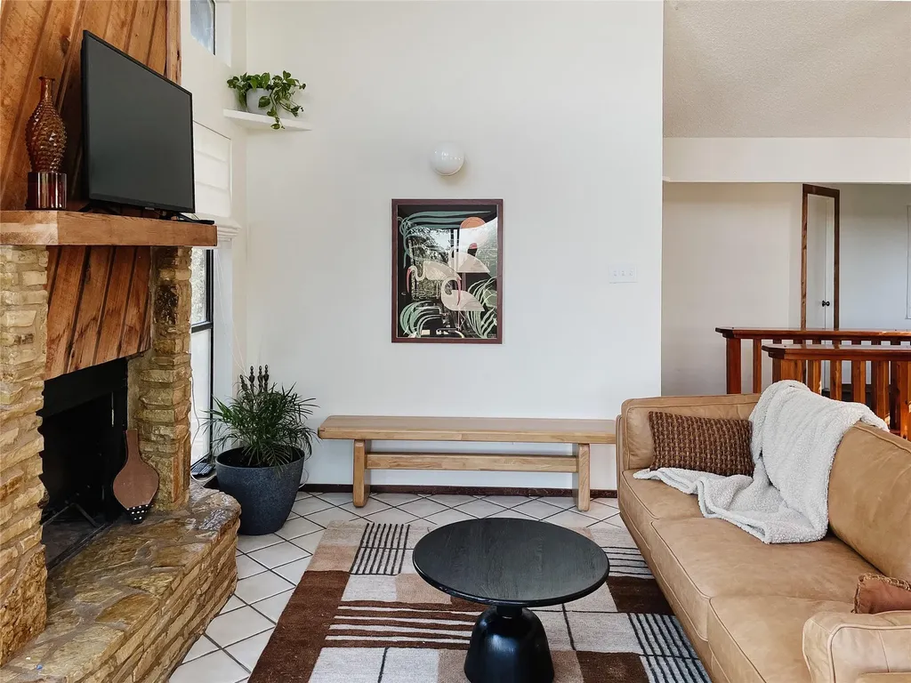334 Coventry Road Spicewood TX 78669