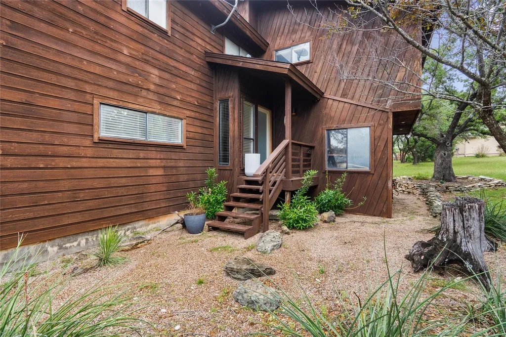 334 Coventry Road Spicewood TX 78669