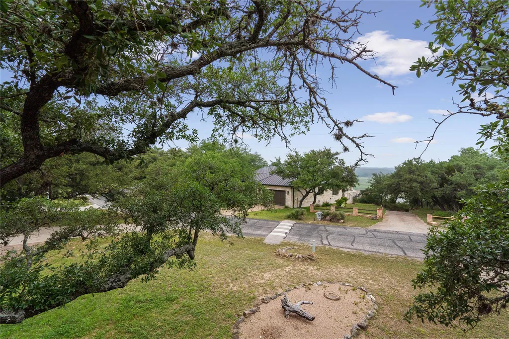 334 Coventry Road Spicewood TX 78669
