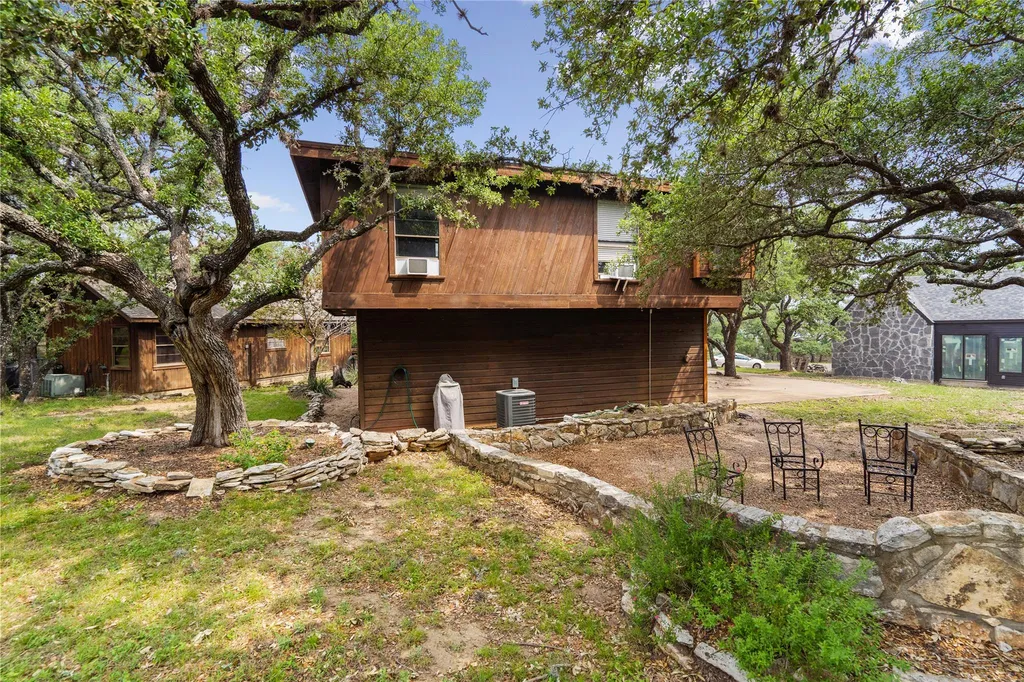 334 Coventry Road Spicewood TX 78669