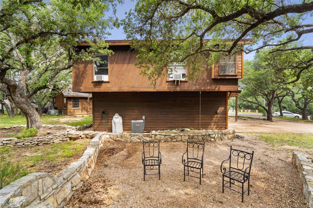 334 Coventry Road Spicewood TX 78669