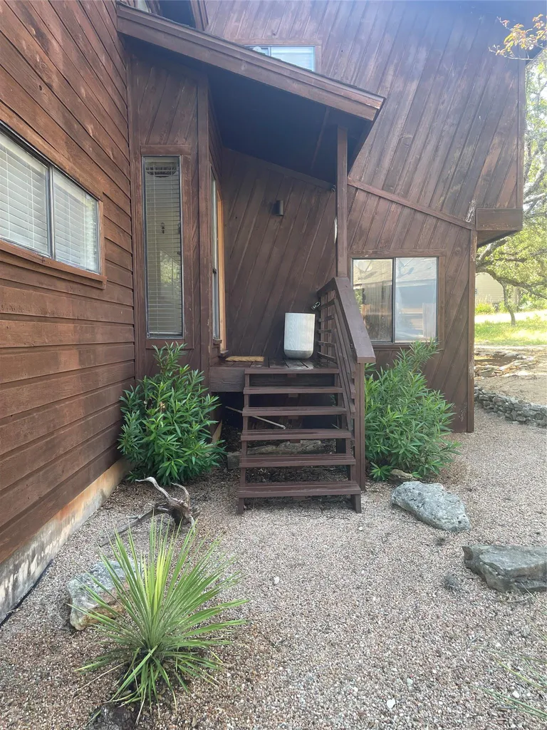 334 Coventry Road Spicewood TX 78669