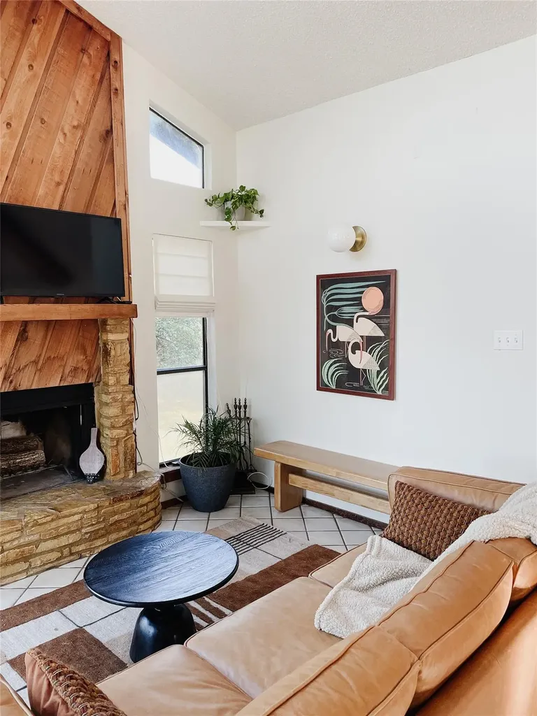 334 Coventry Road Spicewood TX 78669