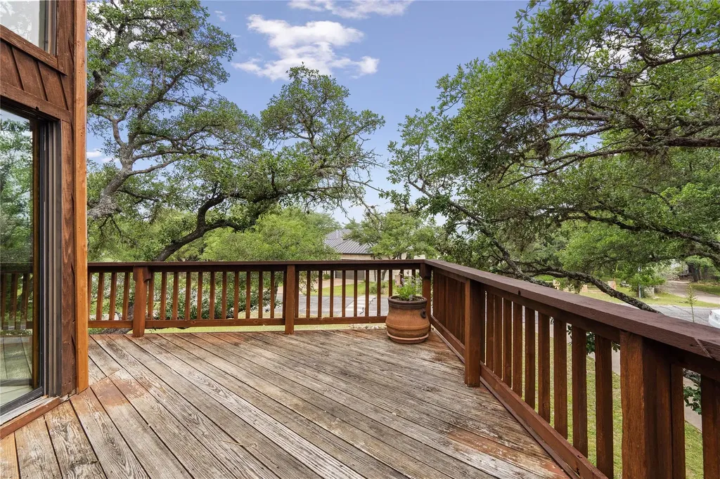 334 Coventry Road Spicewood TX 78669