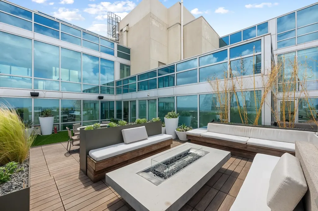 300 Bowie Street Austin TX 78703