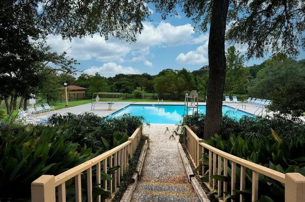 4707 Trail Crest Circle Austin TX 78735