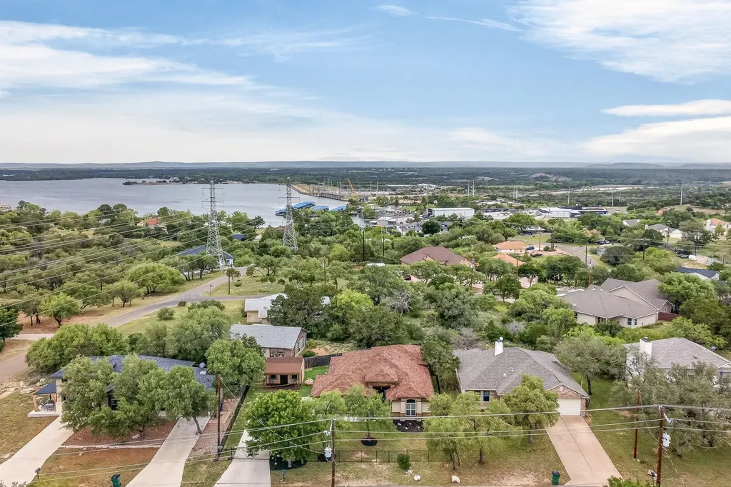 212 Knights Row Cottonwood Shores TX 78657