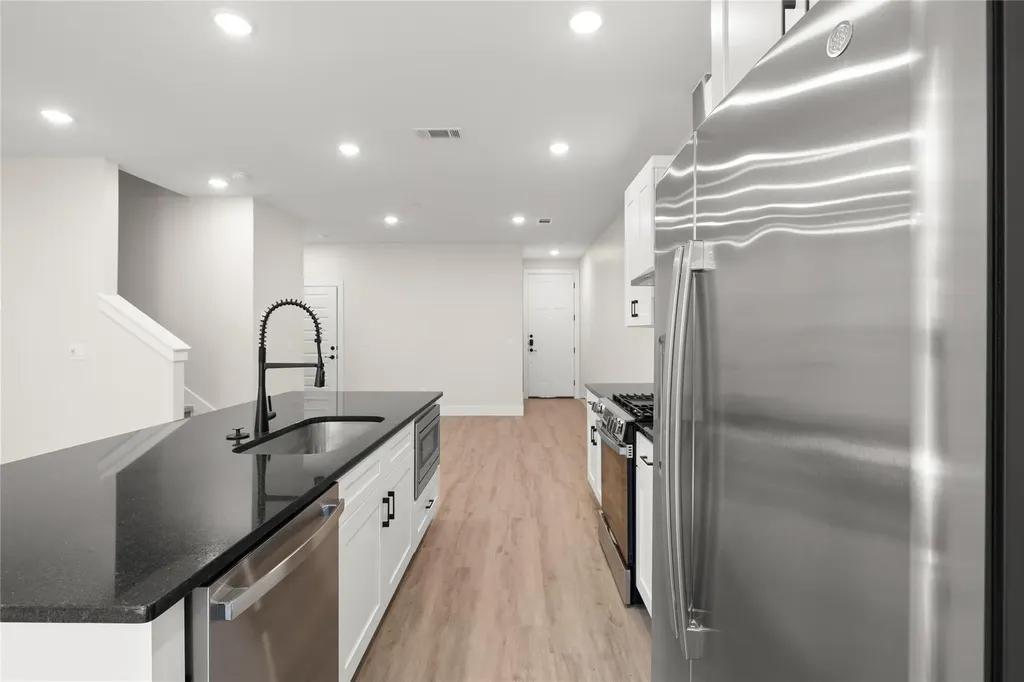 5514 Mobeetie Loop Bee Cave TX 78738