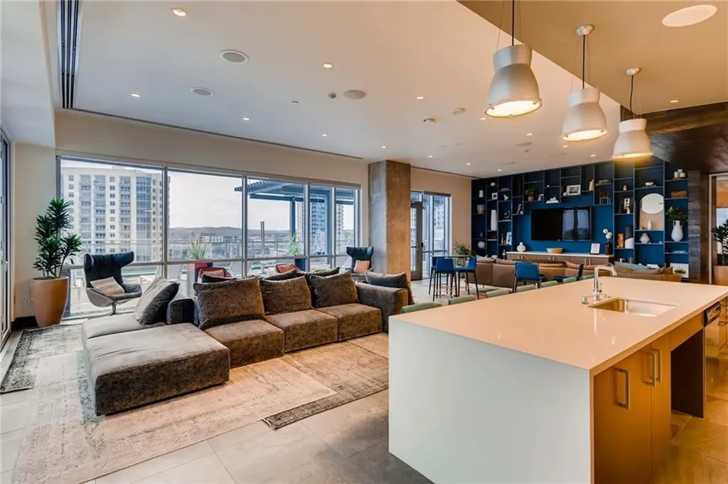 222 West Avenue Austin TX 78701
