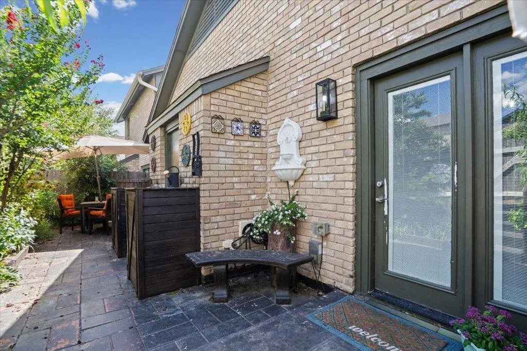 1015 E Yager Lane Austin TX 78753