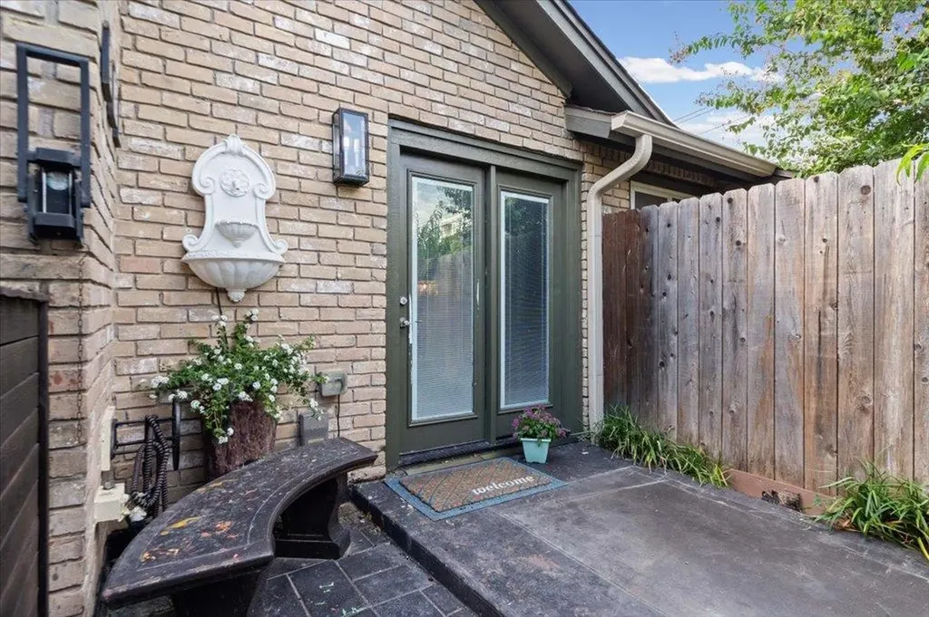 1015 E Yager Lane Austin TX 78753