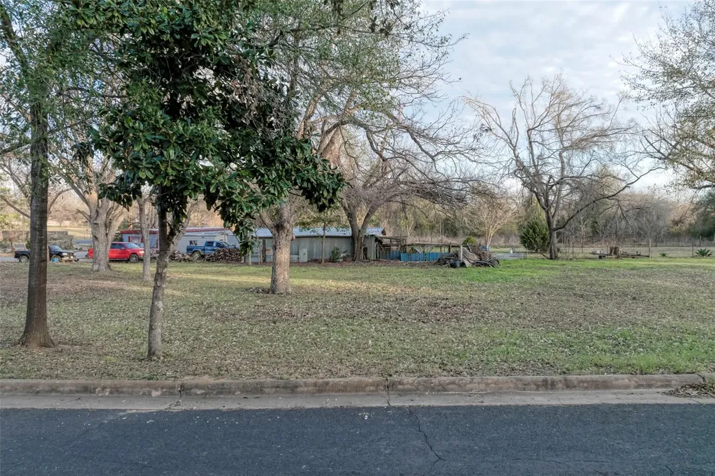 Lot 2 E Alamo Street Elgin TX 78621