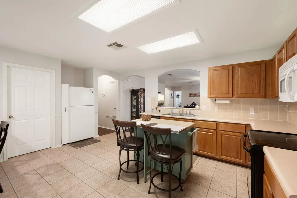 2103 Garrison Drive Leander TX 78641