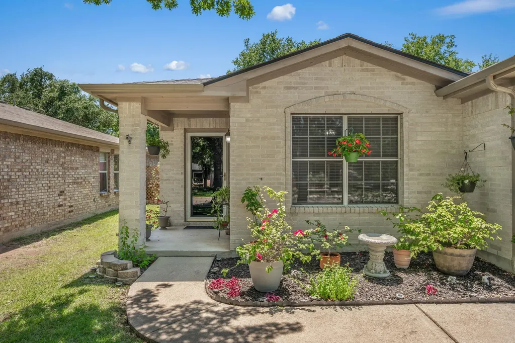 2103 Garrison Drive Leander TX 78641