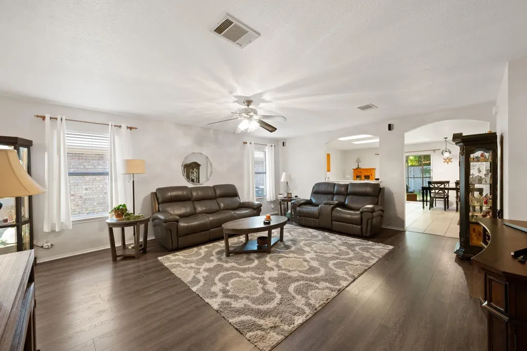 2103 Garrison Drive Leander TX 78641