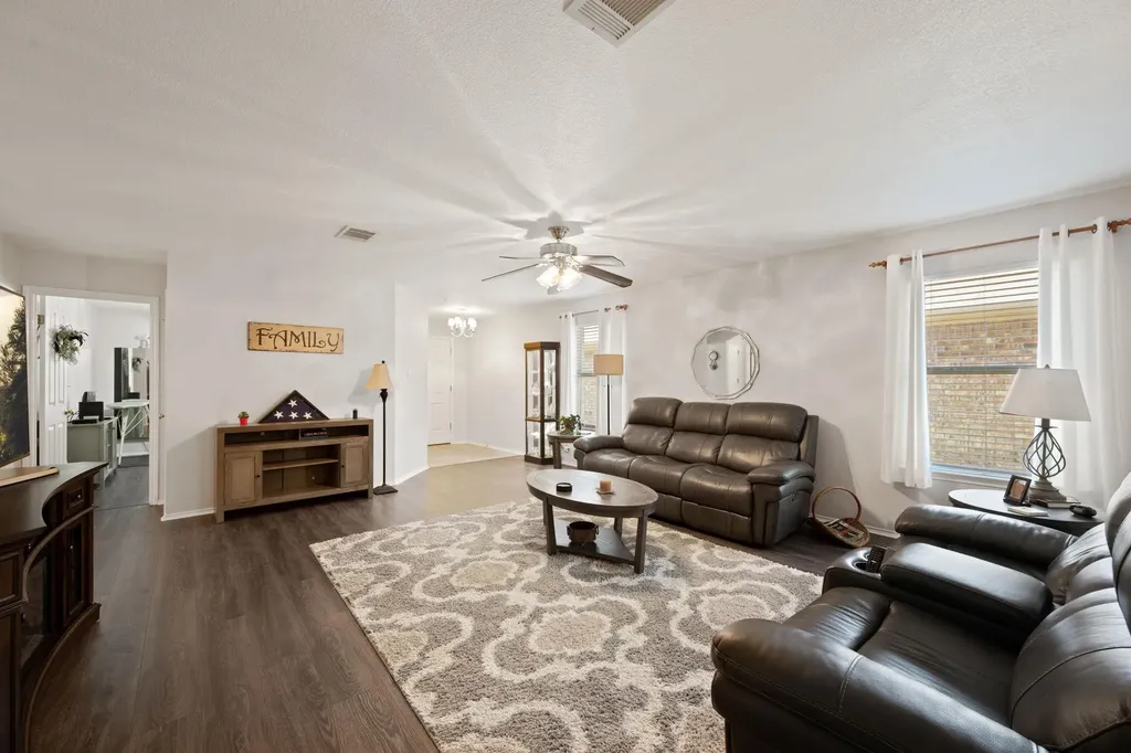 2103 Garrison Drive Leander TX 78641