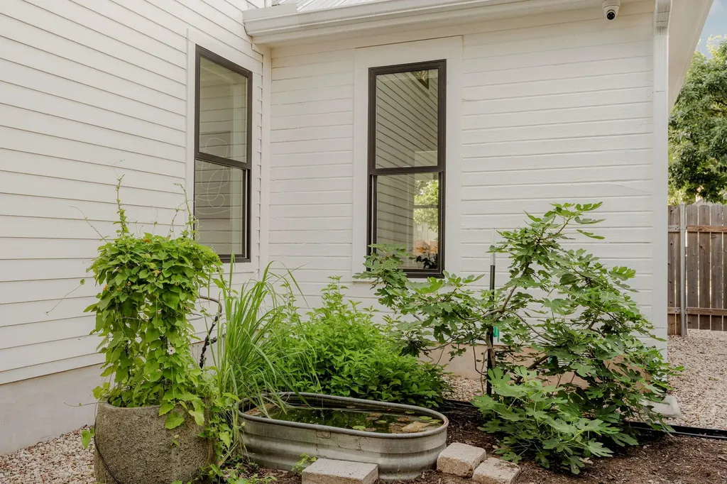 905 E 2nd Street Austin TX 78702
