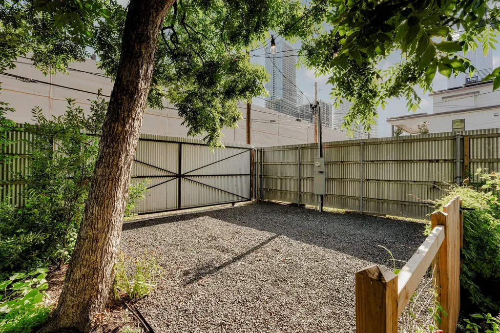 905 E 2nd Street Austin TX 78702