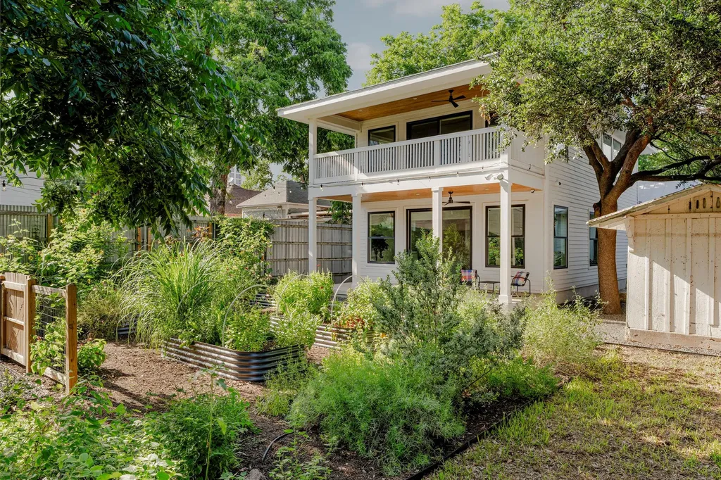 905 E 2nd Street Austin TX 78702