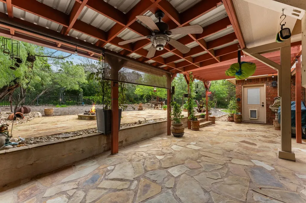 207 Cove Creek Drive Spicewood TX 78669