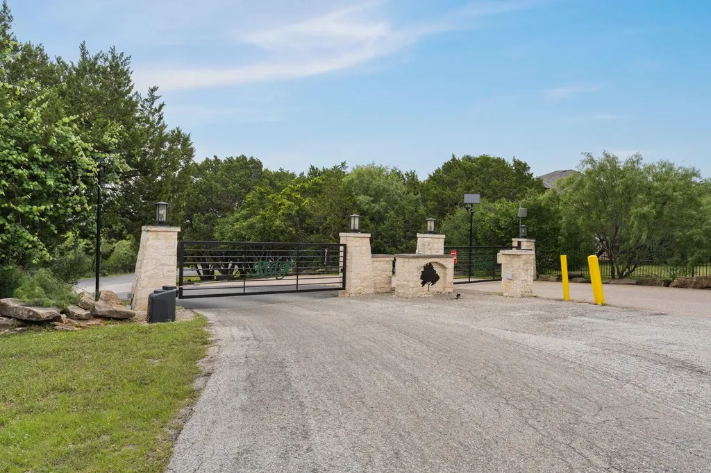 207 Cove Creek Drive Spicewood TX 78669