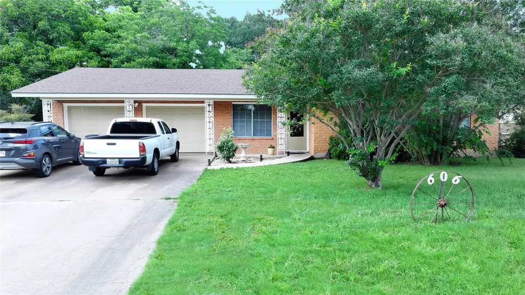 606 E Liberty Avenue Round Rock TX 78664