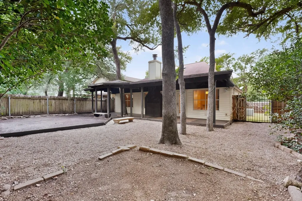 7441 Dallas Drive Austin TX 78729