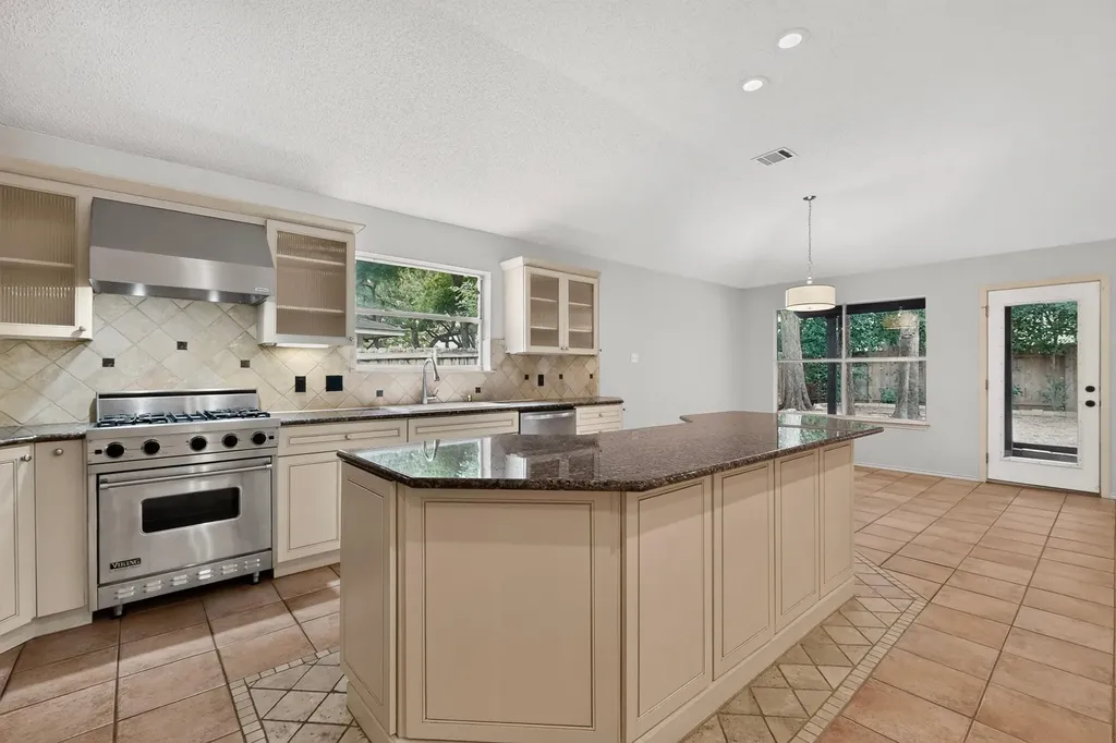 7441 Dallas Drive Austin TX 78729