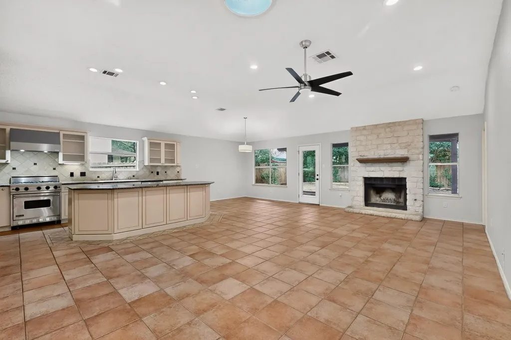 7441 Dallas Drive Austin TX 78729