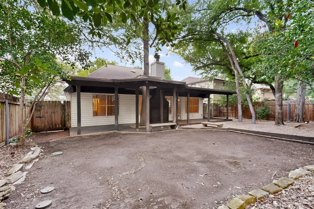 7441 Dallas Drive Austin TX 78729