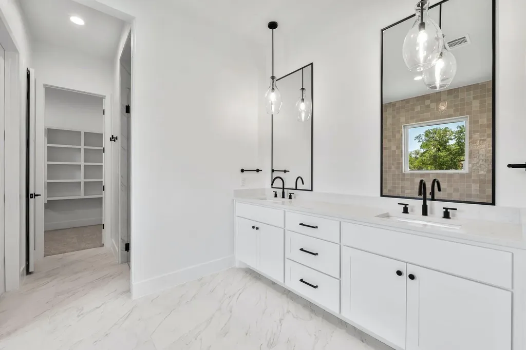 125 Stockman Drive Dripping Springs TX 78620