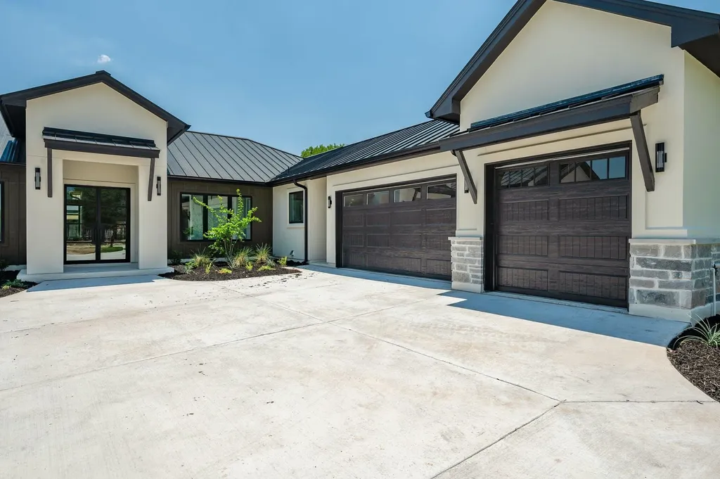 125 Stockman Drive Dripping Springs TX 78620