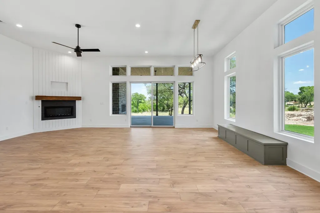 125 Stockman Drive Dripping Springs TX 78620