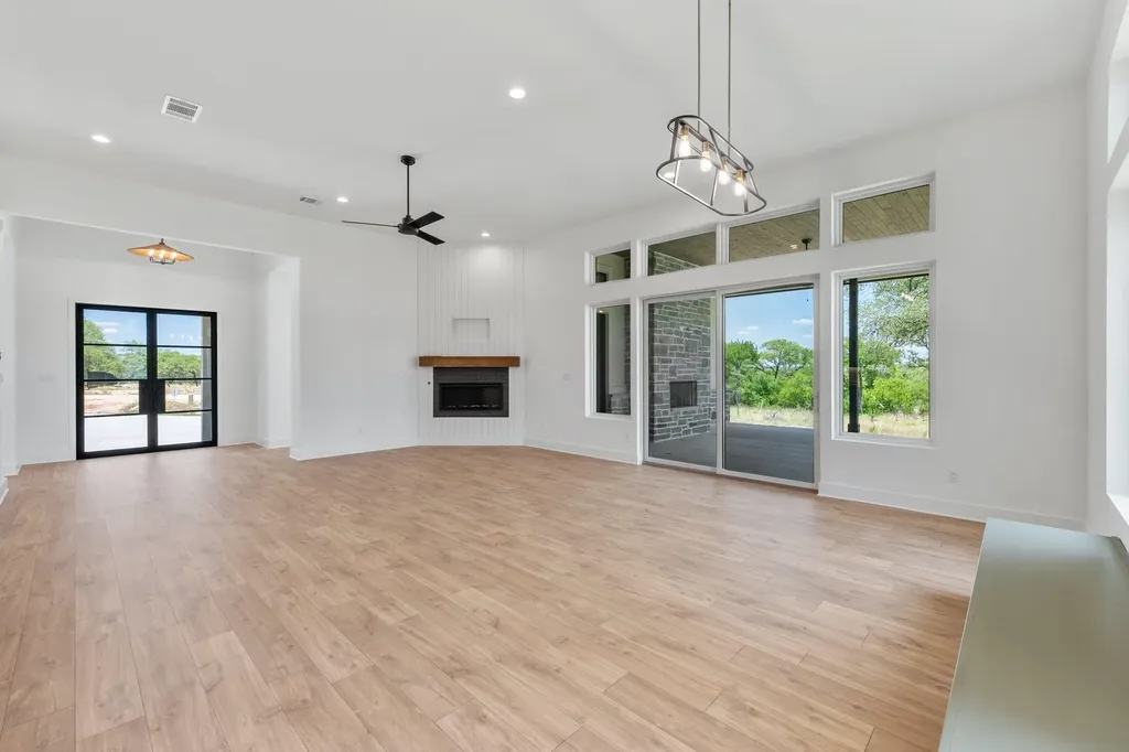 125 Stockman Drive Dripping Springs TX 78620