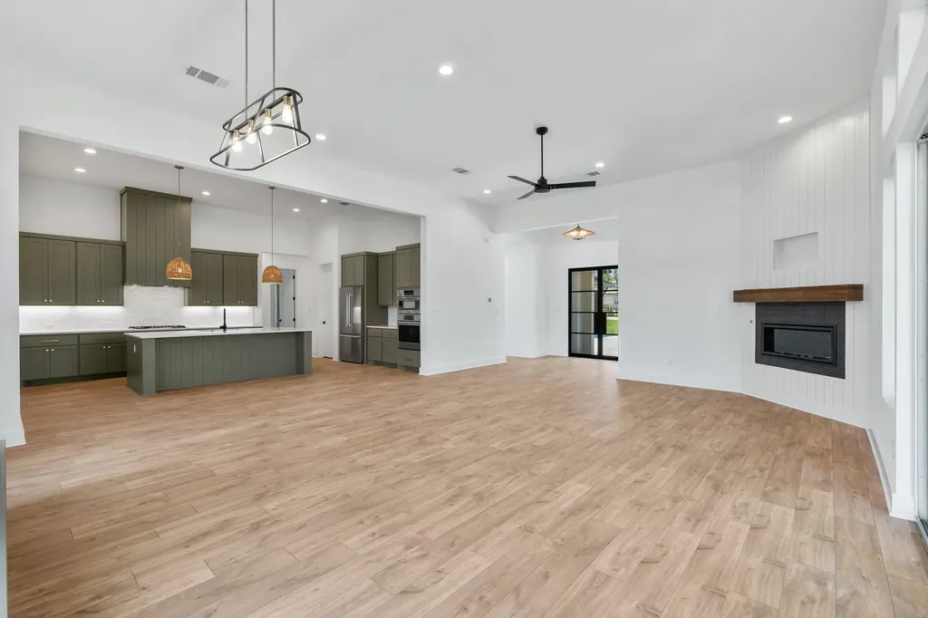 125 Stockman Drive Dripping Springs TX 78620